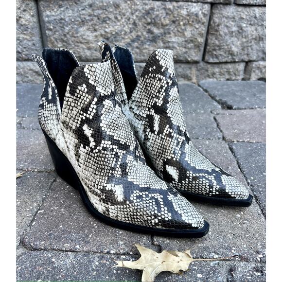 Vince Camuto snakeskin block heel booties size 7 - Picture 2 of 7
